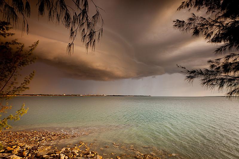 20120215-_MG_6933.jpg - Shelf Cloud over Darwin - East Point, Darwin