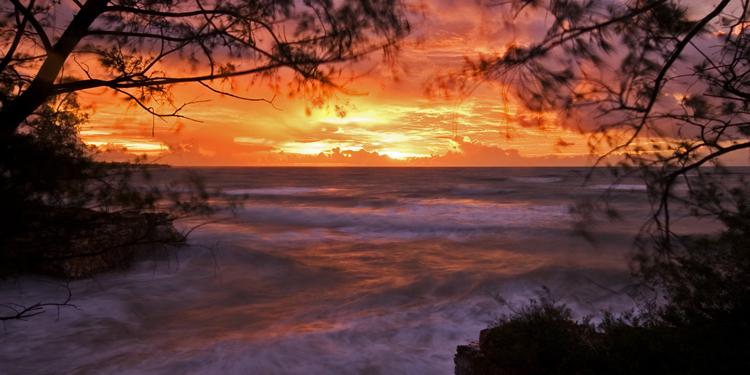 LS337mw.jpg - Monsoonal Sunset - Dripstone Cliffs, Darwin
