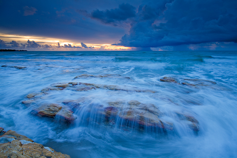 _MG_3112mw.jpg - Movement in Blue - Casuarina Beach, Darwin, N.T.