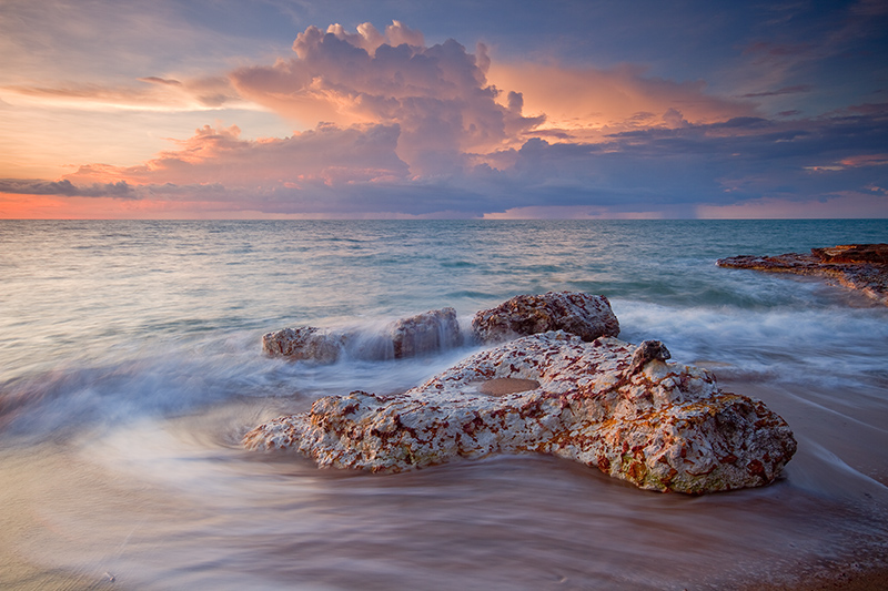 _MG_3789mw.jpg - Motely Rock under Hector - Nightcliff, Darwin, N.T.