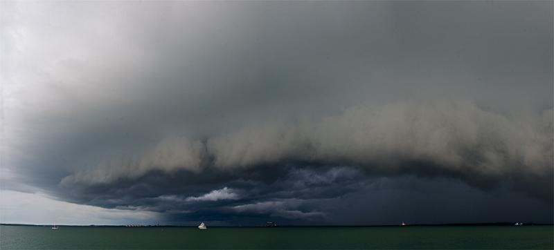 _MG_8391panomw.jpg - Menacing Cloud over Darwin Harbour, NT