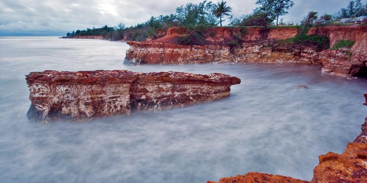 LS336mw.jpg - Foamy Seas - Dripstone Cliffs, Darwin