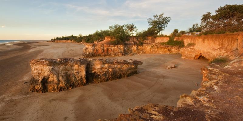 LS402mw.jpg - Dripstone Cliffs - Casuarina Beach, Darwin
