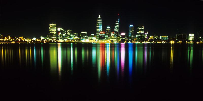 CS150mw.jpg - Perth at night from South Perth