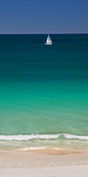 LS309mw.jpg - Yacht at Floreat Beach - Perth