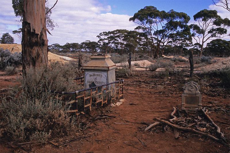 LS38mw.jpg - 1897 Graves - Kanowna, Kalgoorlie