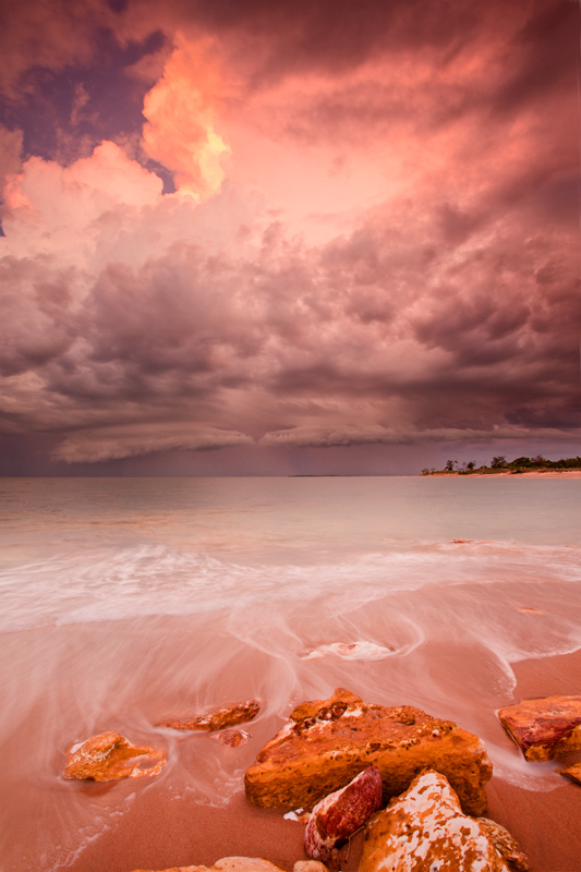 20111125_MG_5819m.jpg - Shelf cloud forming over Darwin - Wagait Beach, NT