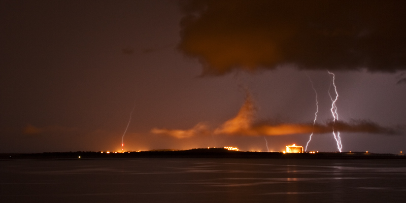 CS358mw.jpg - Lightning over Wicham Point - Darwin Harbour, NT.