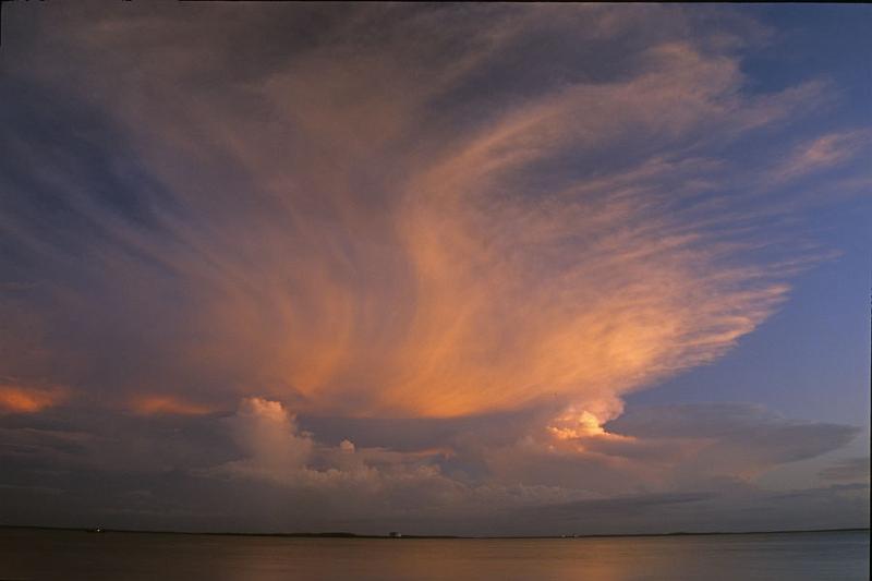 W122mw.jpg - Sunset Cloud over Middle Arm - Darwin Harbour