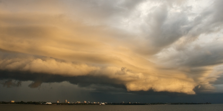 W340mw.jpg - Storm Front over Darwin City