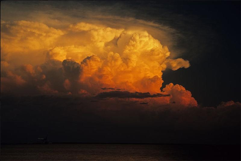 W51mw.jpg - Thunderhead over East Arm - Darwin Harbour